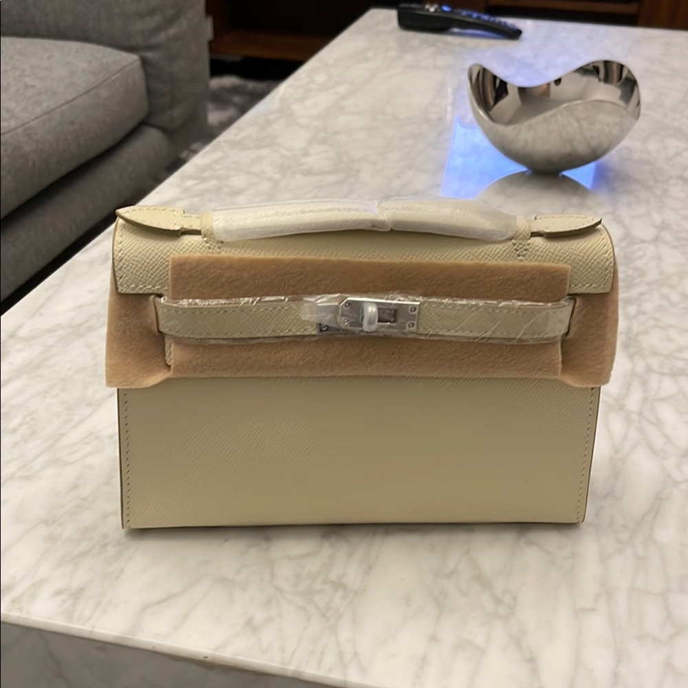 Kelly 22 pouchette inspired cream bag